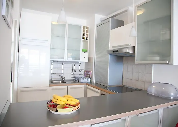 Luxury Front With Seaside View And Free Parking Apartment Split